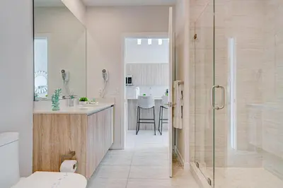 a bathroom with a shower and a sink and a toilet at 3900-504MQ DESIGN DISTRICT, CONDO 1 BEDROOM & 1 BATHROOM in Miami