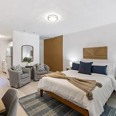 Charming cozy studio @ Lake Ridge