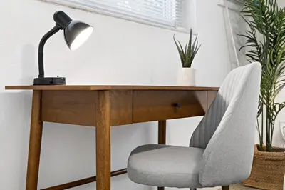 a desk with a lamp and a chair at Lake Ridge Villa - Free Parking in Fort Lauderdale
