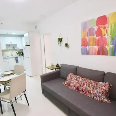 BEAUTIFUL APARTMENT FOOTSTEPS FROM THE BEACH