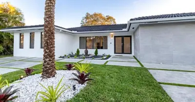 a palm tree in front of a house at Luxurious Villa with Elegant Interior and Mini Golf TGH in Hollywood