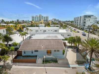 an aerial view of a white house with palm trees at Beach Paradise, Family - Friendly, Free Parking in Hollywood