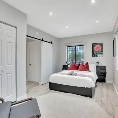 Condo Right off Las Olas - Steps to FTL Beach 2A