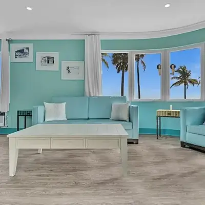 Panoramic beachfront Suite