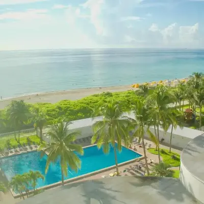 Directly on the Beach with Pool & Ocean View