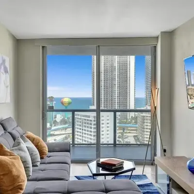 Spacious Luxury Ocean View 4 Bdrs 3Baths 17 FL