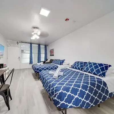 Deco Beachside Apt