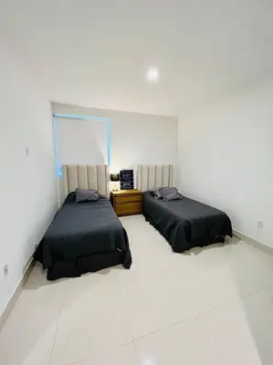 two beds in a room with white floors at Soñada vista al agua 3/3 in Miami
