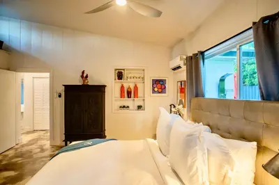 a bedroom with a bed and a ceiling fan at Walk to Wilton Drive - Spacious & Quiet Villa #2 HOT TUB! in Fort Lauderdale