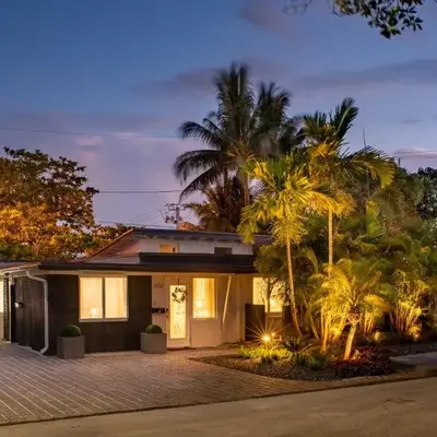Walk to Wilton Drive - Spacious & Quiet Villa #2 HOT TUB!