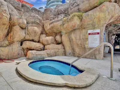 a large bath tub in a fake rock wall at Stylish Ocean Beach Retreat Beach Service 1009 in Miami Beach
