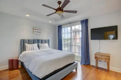 a bedroom with a bed and a ceiling fan at Private Patio Cali King Bed Walk to Las Olas in Fort Lauderdale