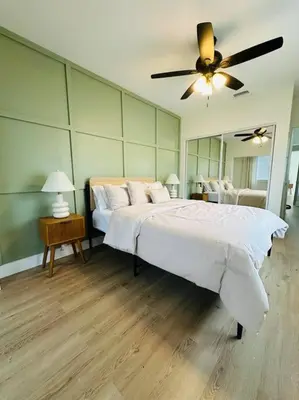 a bedroom with a bed and a ceiling fan at Miami Coral Gables Studio near Airport and Beaches in Miami