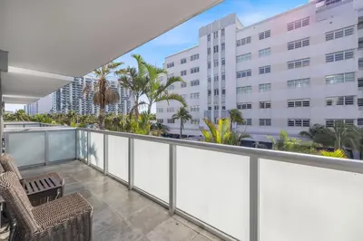 a balcony with chairs and a view of a building at Hotel Miami Beach Convention Center in Miami Beach