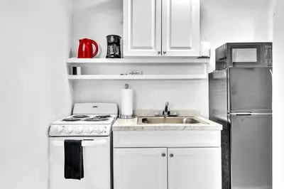 a kitchen with a sink and a stove and a refrigerator at Executive Studio Suite Hollywood Beach Blvd in Hollywood
