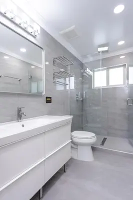 a bathroom with a sink and a toilet and a shower at Amazing 5BR Villa Heated Pool near Hard Rock in Hollywood