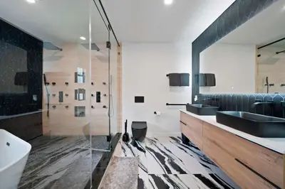 a bathroom with two sinks and a shower at New Luxury Villa Delilah Biscayne Park in Biscayne Park