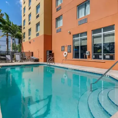 Comfort Suites Fort Lauderdale Airport South & Cruise Port