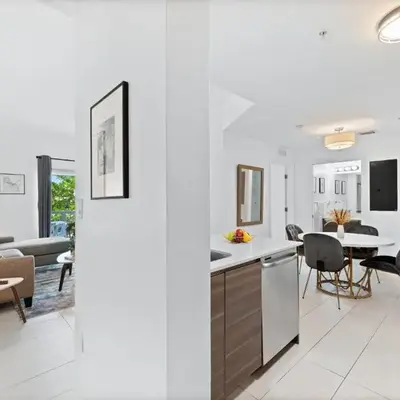 Modern apartment in Edgewater