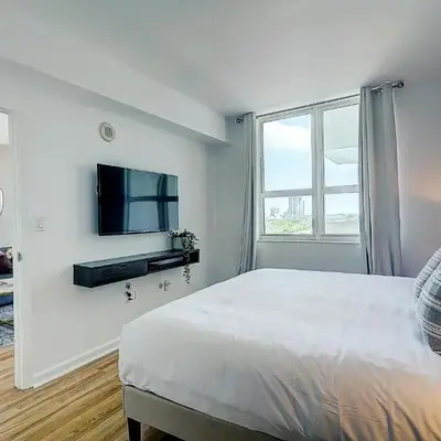 Coconut Grove 1 bedroom condo parking included