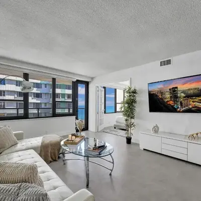 Cozy Beachfront Condo w Beach Service 1410