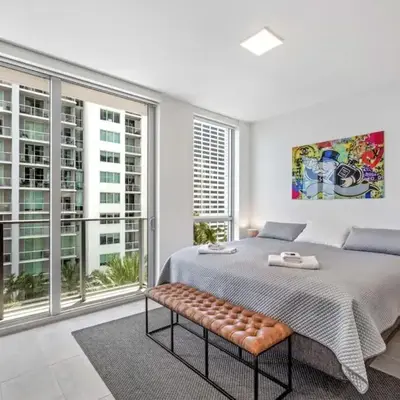 Downtown Luxury Studio Pool and Gym