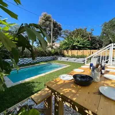 Super stylish 4 BR Home Steps from the Fun