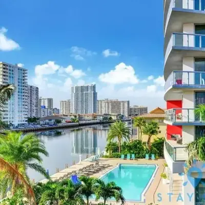 Prime Location Amazing Pool Balcony Bay View