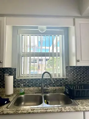 a kitchen counter with a sink and a window at Lugar encantador balcón vista al agua in North Miami Beach