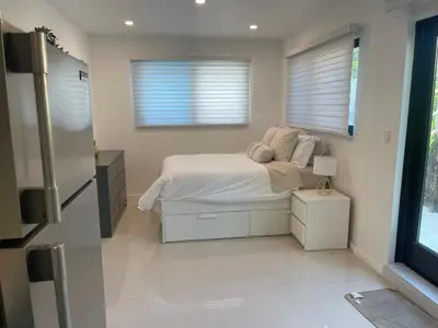 a bedroom with a bed and a window at Studio close to airport in Dania Beach