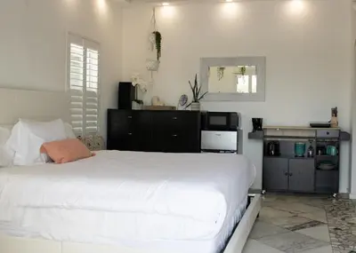 a bedroom with a large white bed in it at Komffy Studio with King Bed in Hollywood