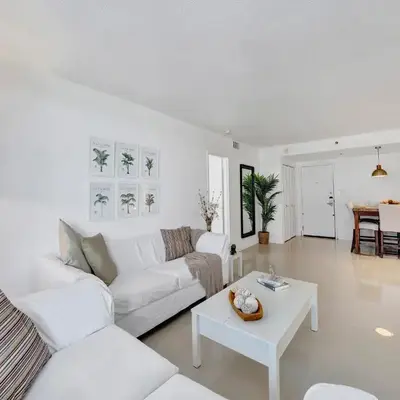 Cozy Beachfront 2 BDR Miami Beach Condo 1516