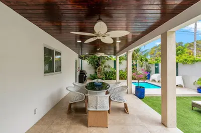 a dining room with a ceiling fan and a table and chairs at D'Mauchi House in Miami