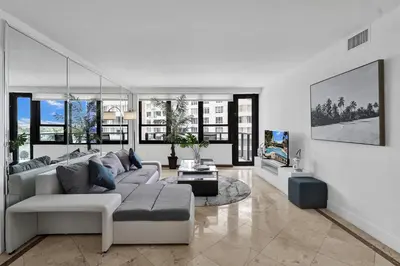 Gallery image of Cozy Miami Beach Condo Beach Service in Miami Beach