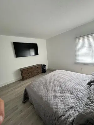 a bedroom with a bed and a flat screen tv at Apartamento en kendall Miami 2 Habitaciones y 3 baños in Miami