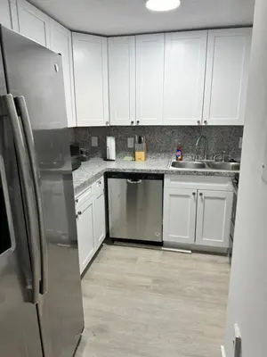 a kitchen with white cabinets and stainless steel appliances at Apartamento en kendall Miami 2 Habitaciones y 3 baños in Miami