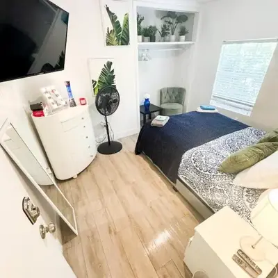 House 2 Bedrooms plus CouchBed Best Location MIami Private Parking