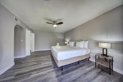 a bedroom with a bed and a ceiling fan at Mahalo Isles Apartments by Rocketstay in Fort Lauderdale