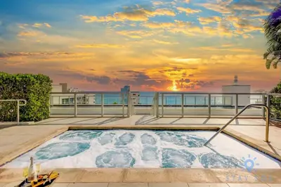 a hot tub on the roof of a building at Hollywood Bliss Studio Balcony Beach View in Hollywood