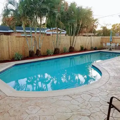 Amazing 5 Bedroom Pool Home - Minimum 28 days Stay Only Great Location!