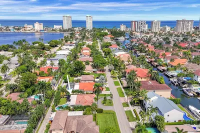 an aerial view of a city with the ocean at Best Area Spacious 4BR Heated Pool Mins To Beach in Hollywood