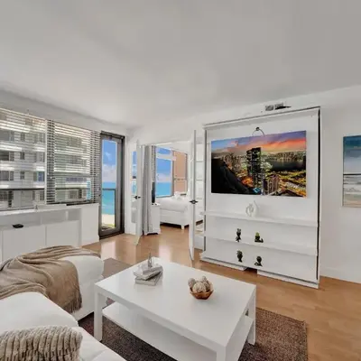High floor 2BD with beach service 1608