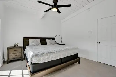a bedroom with a bed and a ceiling fan at New ! Pool House 3-bedroom Home Victoria Park in Fort Lauderdale