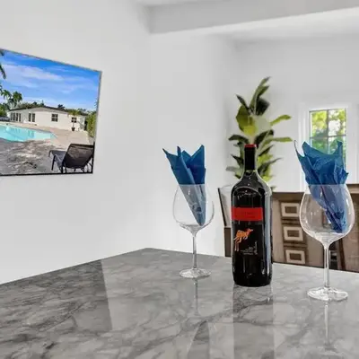New ! Pool House 3-bedroom Home Victoria Park