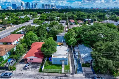 an aerial view of a city with a city skyline at Dos Casitas Design District #1 - 3 Bedroom House in Miami