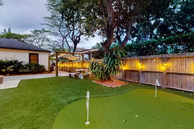 a backyard with a putting green and a fence at Entertainer's Paradise in Fort Lauderdale