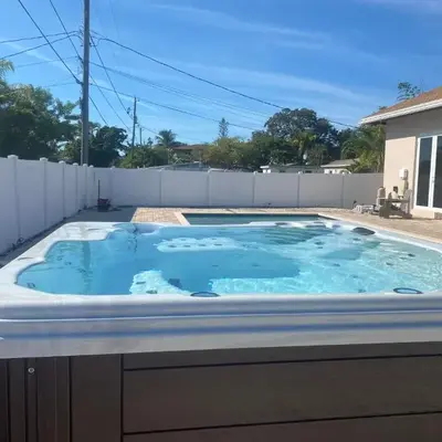 Paradise Pool House in Dania