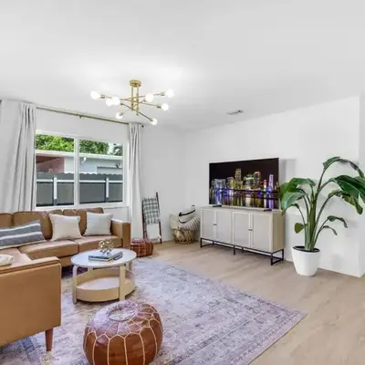 Modern 3 Bedroom GetAway with Parking in Coral Gables