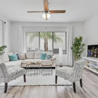 Wonderful 6ppl Apt 5 min walking Design District 2