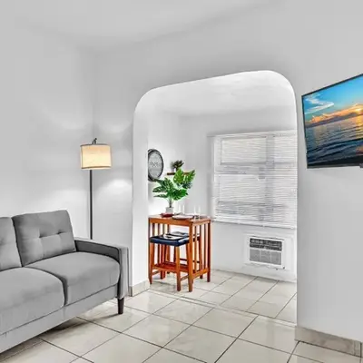 Downtown Hollywood Beach Blvd Studio Getaway